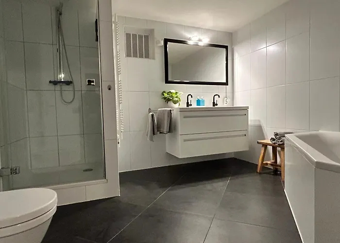 Park לינה וארוחת בוקר 4*